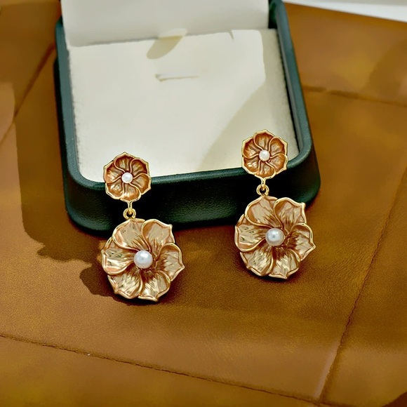 Jewelry - Elegant Gold Floral Earrings with Pearl Accent